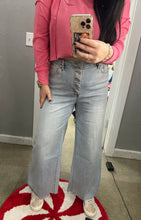 Load image into Gallery viewer, High Waisted Easel Jeans