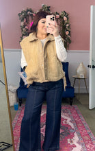 Load image into Gallery viewer, Puffer Romance Vest