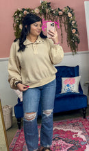 Load image into Gallery viewer, Date in Creams Top