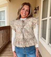 Load image into Gallery viewer, Floral Quilted Vest