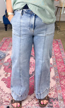 Load image into Gallery viewer, Risen Front Seam Detail Straight Jeans