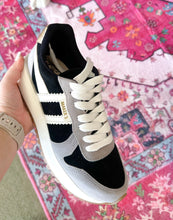Load image into Gallery viewer, Black Ace Sneakers