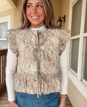 Load image into Gallery viewer, Floral Quilted Vest
