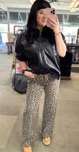 Load image into Gallery viewer, Leopard Risen Jeans