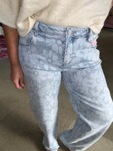 Load image into Gallery viewer, Floral Risen Jeans