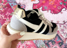Load image into Gallery viewer, Black Ace Sneakers