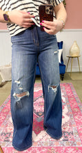 Load image into Gallery viewer, Cello Wide Legged Jeans