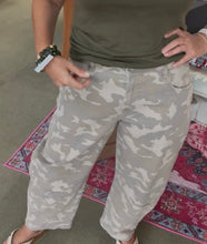 Load image into Gallery viewer, Sammie camo barrel jean