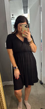 Load image into Gallery viewer, Simple Little Black Dress